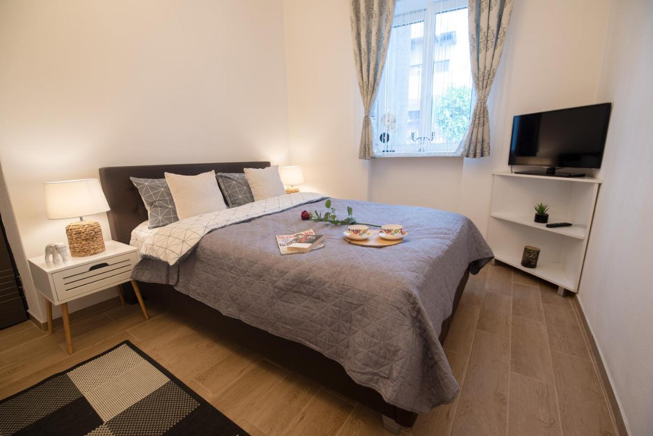 Central Bright Apartment คลูจ-นาโปกา ภายนอก รูปภาพ