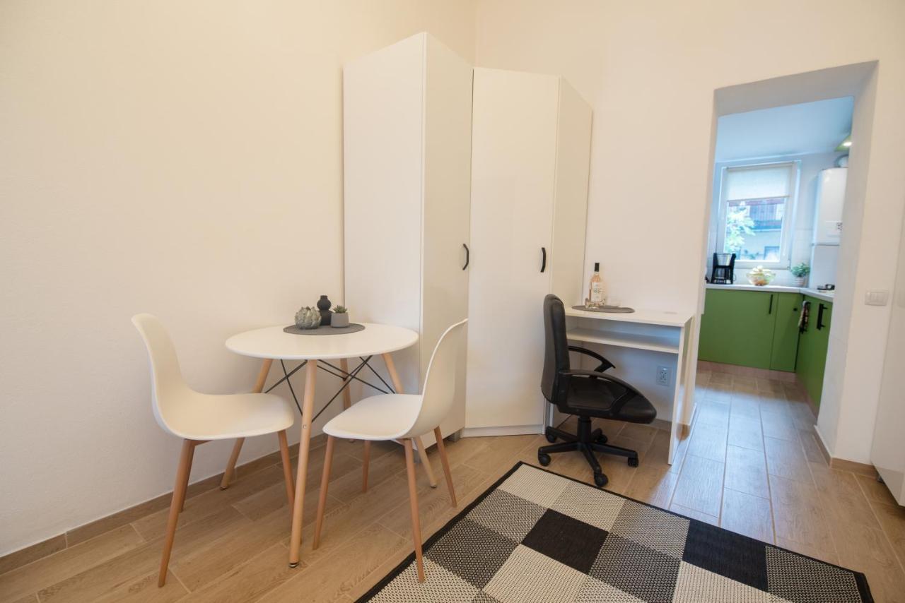 Central Bright Apartment คลูจ-นาโปกา ภายนอก รูปภาพ